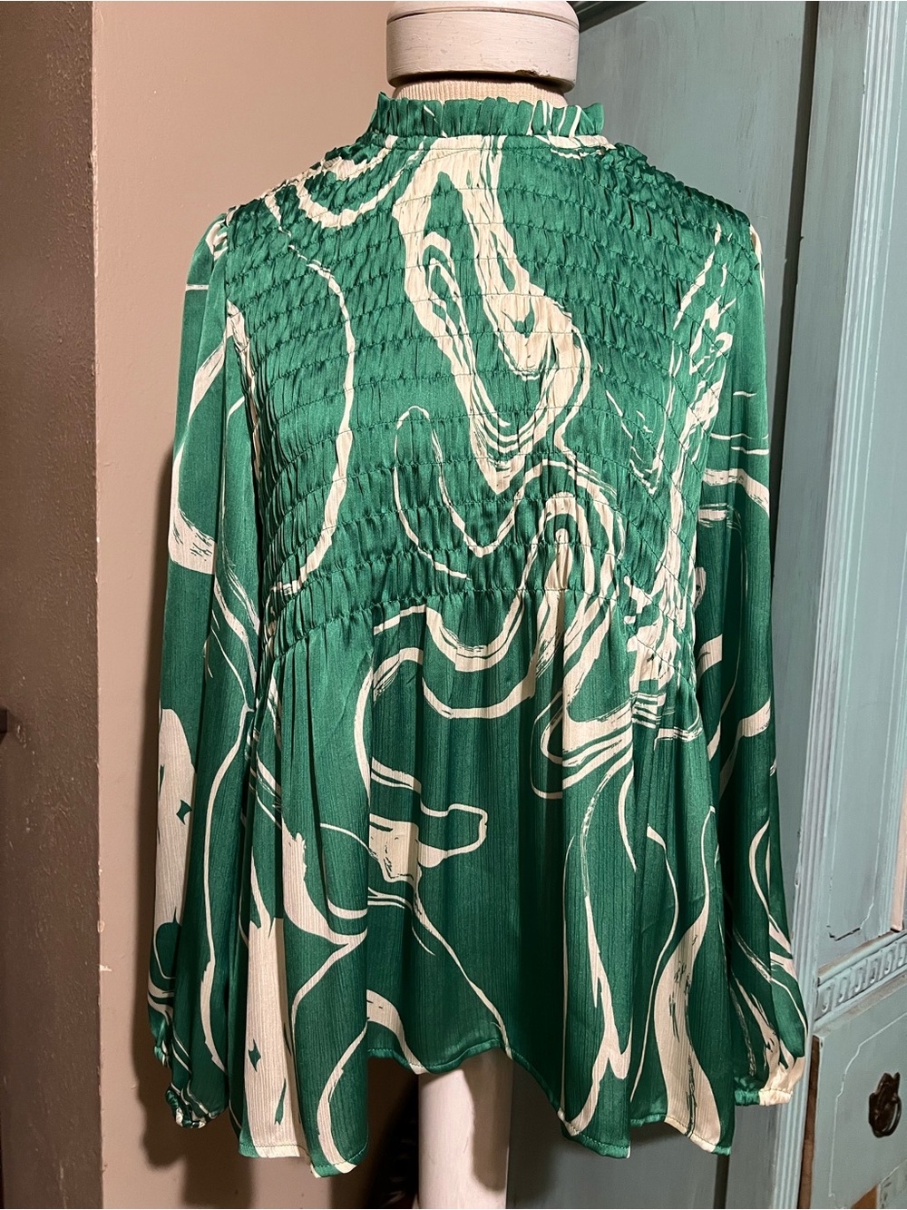 Jodifl NWT Elegant Smocked High Ruffle Neck Shirt Top Size Large L Long Sleeve
